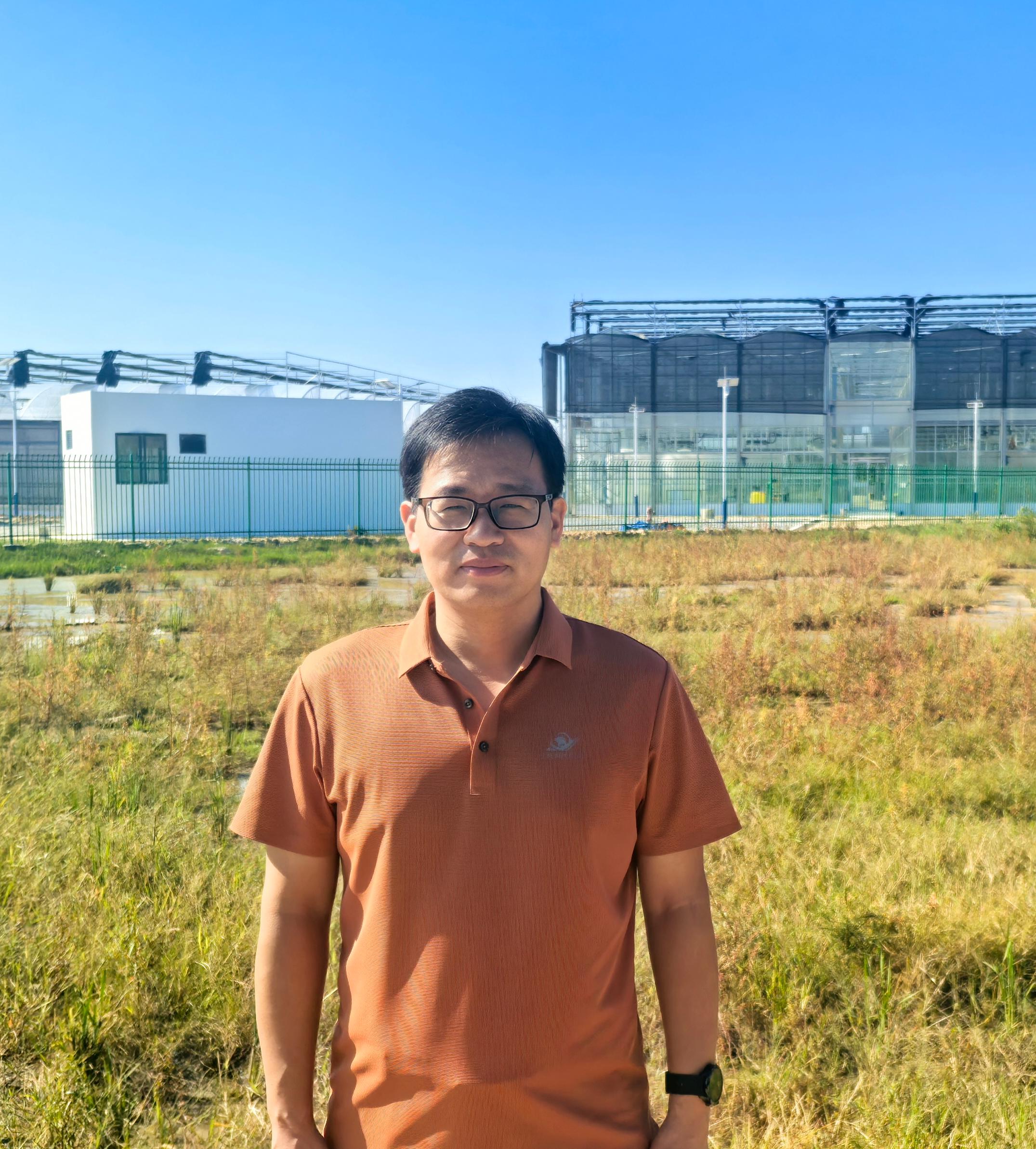 郭辉.jpg 郭辉.jpg